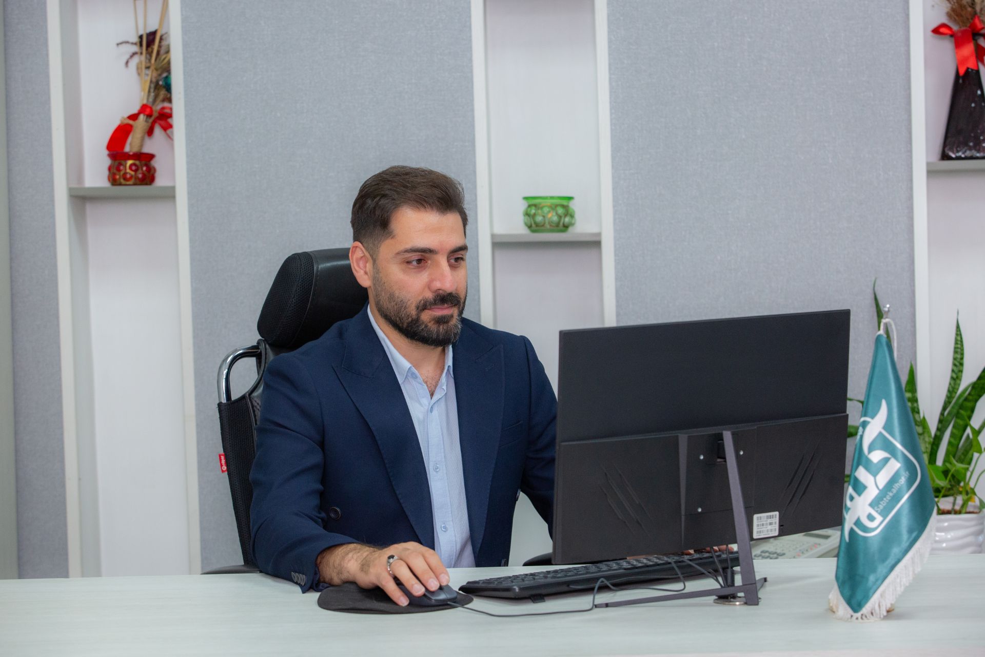 آقای عنایت